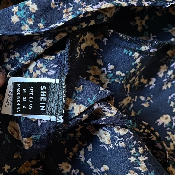 SHEIN Backless Floral Top - Picture 5 of 5